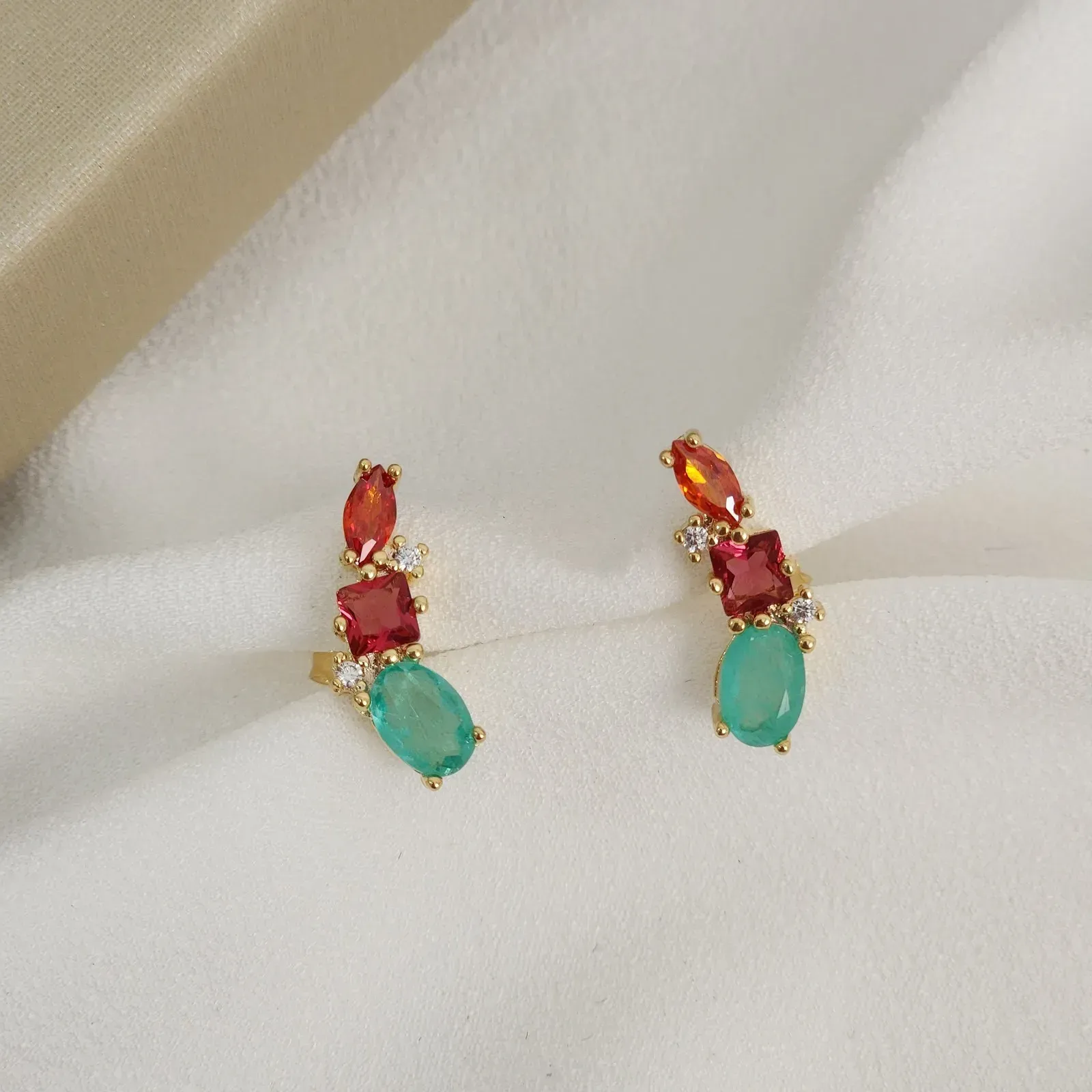 BRINCO EARCUFF | ZIRCONIA COLORIDA